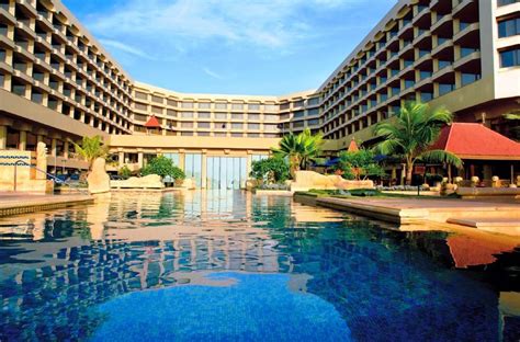luxury hotels juhu beach mumbai